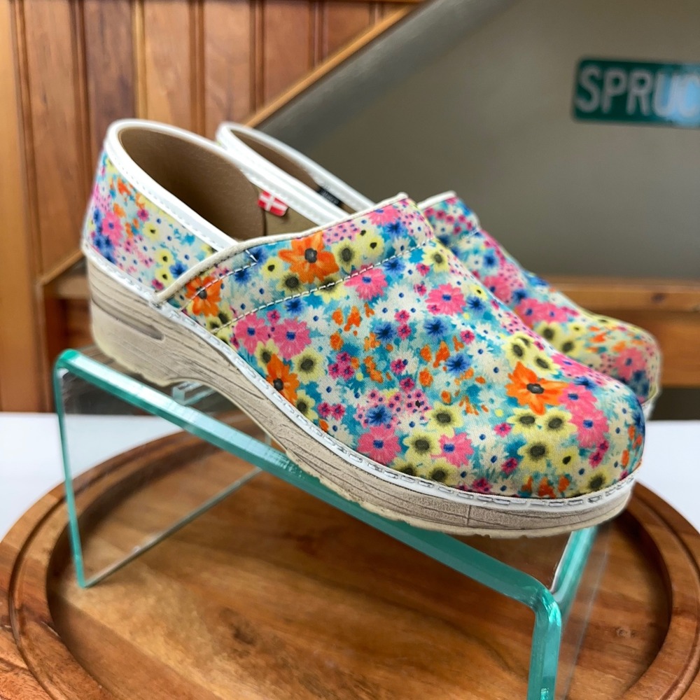 Sanita Professional Clogs Floral Canvas White Trim Rocker Bottom Shoes Womens 38